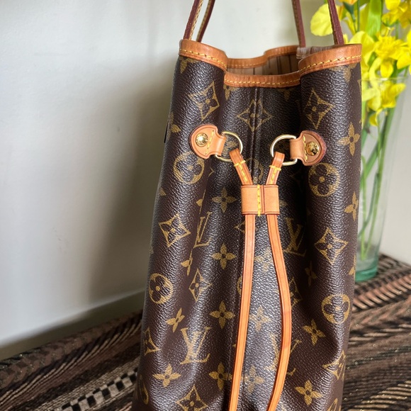 Neverfull MM in Monogram - Picture 9 of 17